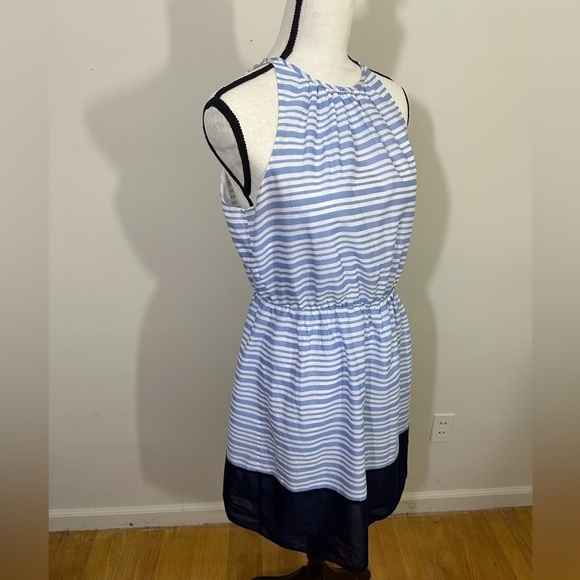 Old Navy size medium dress lightweight, lined mix media in blue and white - Picture 9 of 12